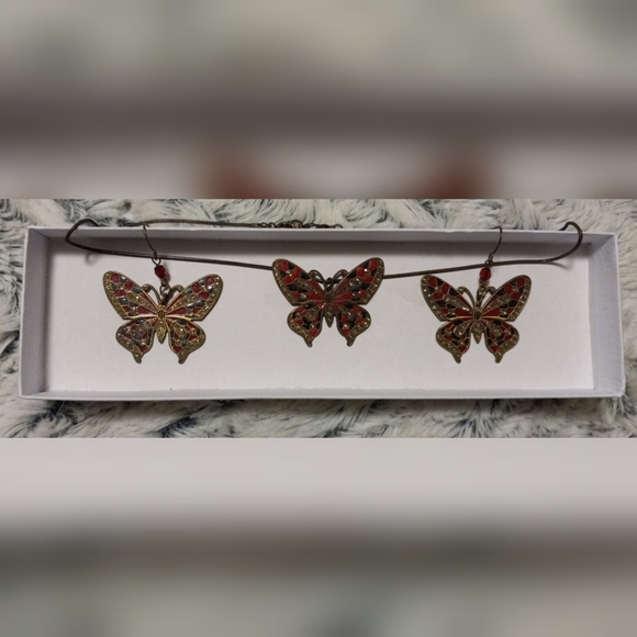 *4/$15 Earrings and Necklace Set from Claire's - Picture 8 of 8